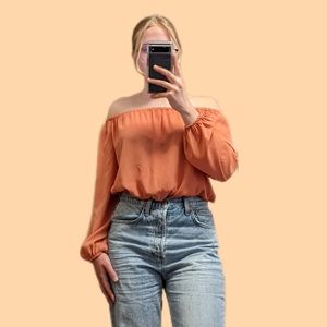 Off-the-shoulder blouse with tie string